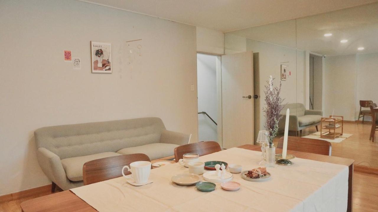 White Story Hostel Seoul Exterior photo